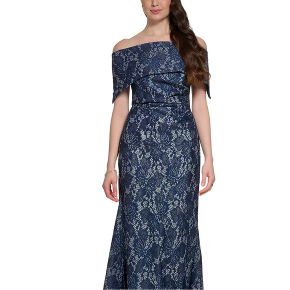 VINCE CAMUTO
Women's Off-The-Shoulder
Sequin Lace Column Gown size 8 blue silver - Picture 10 of 12